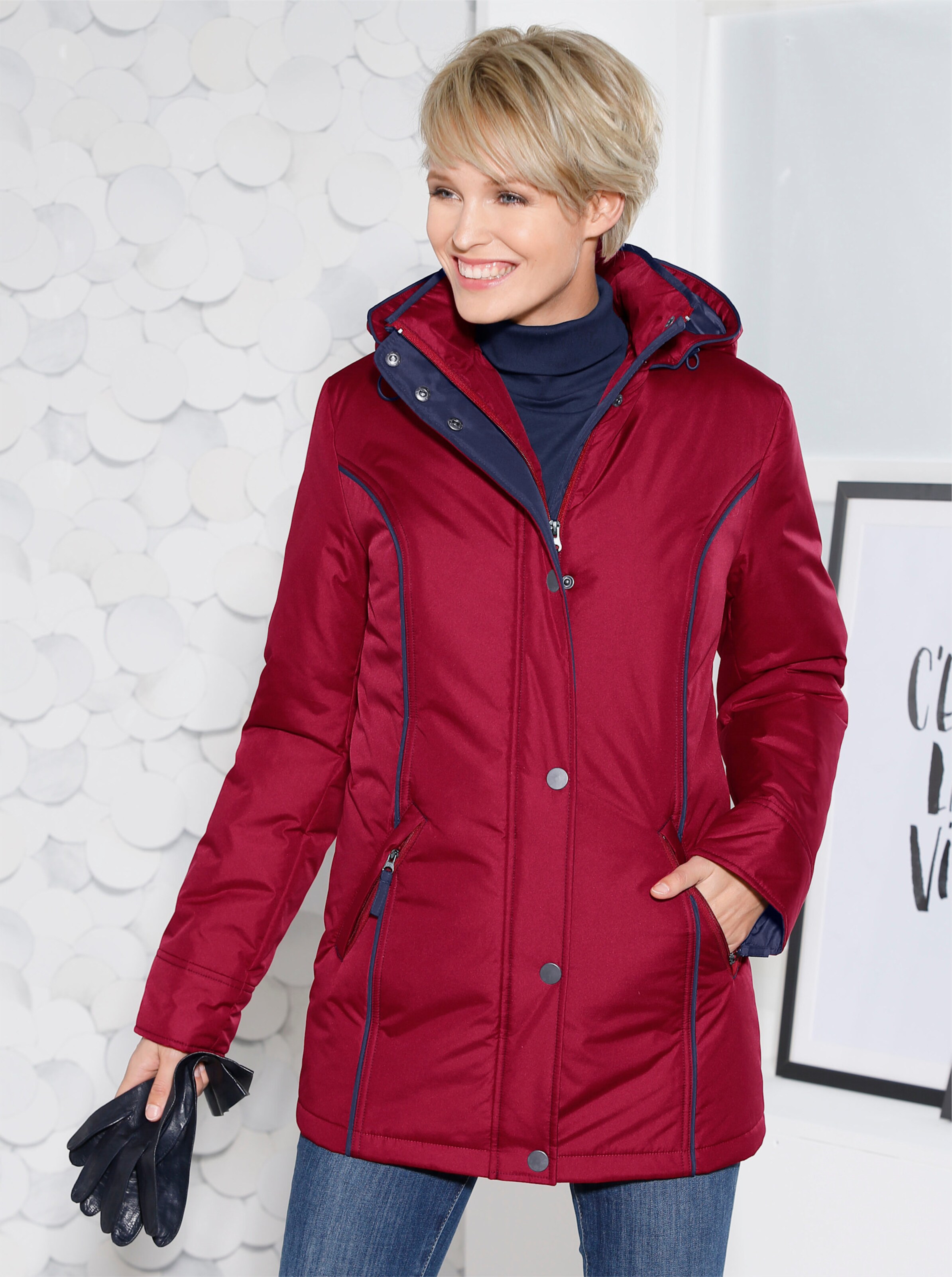 Funktionsjacke mit weitenregulierbarem Saum