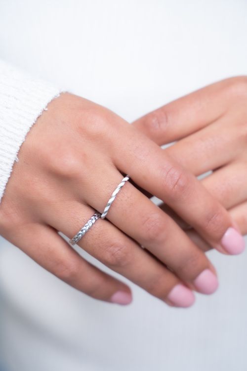 Gedraaide ring met wit