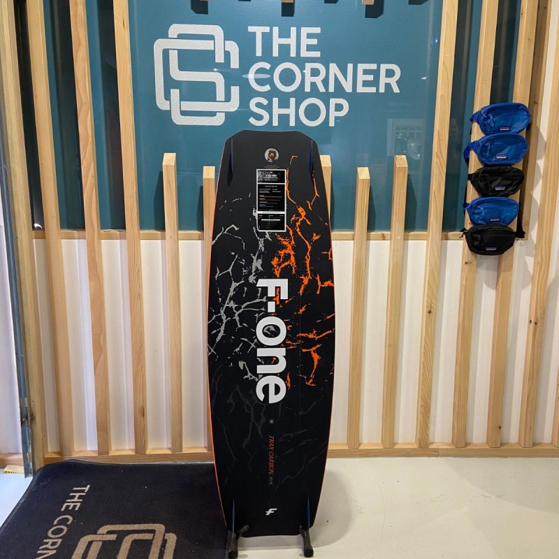 Twin Tip Complet Occasion F-ONE Trax HRD Carbon 137x42cm - The Corner Shop