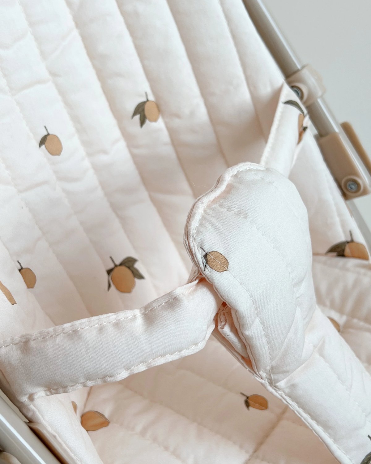 Dukkevogn m/ Stelleveske – Trille | Doll Stroller