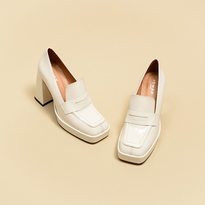 Mocassins à talons  en vernis écru