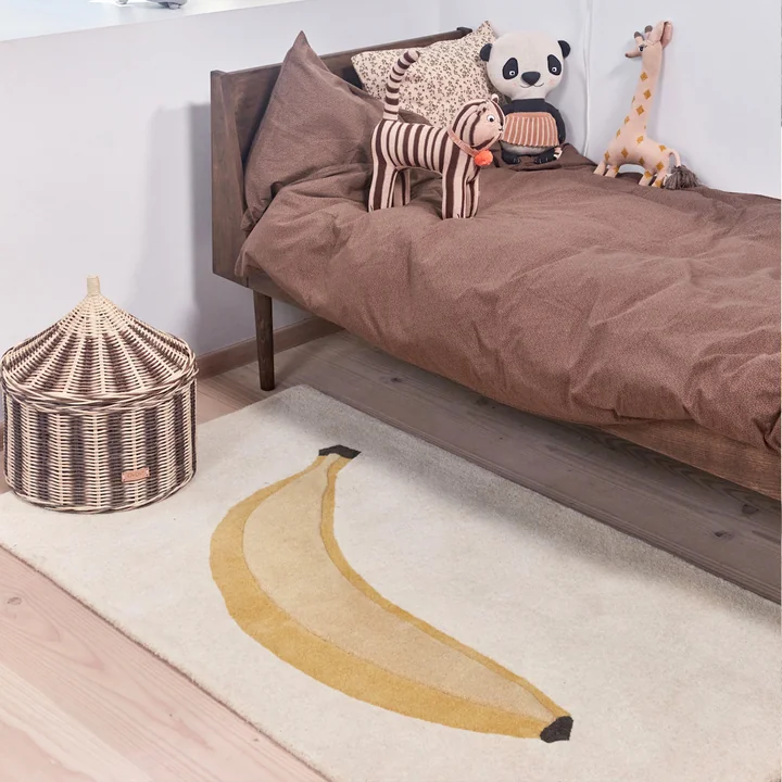 OYOY - Banane Kinderteppich 140 x 80 cm, gelb