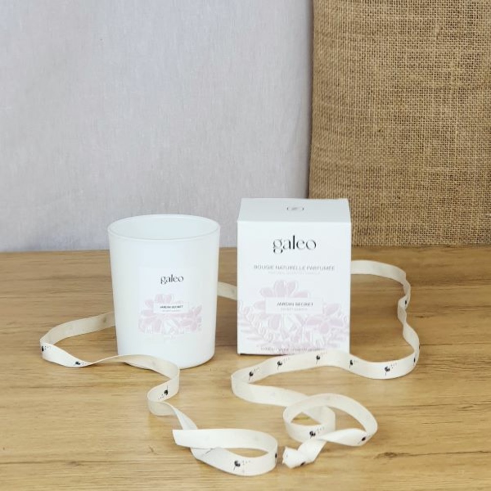 Coffret d'un olivier, symbole d'abondance, sa bougie naturelle parfumée jardin