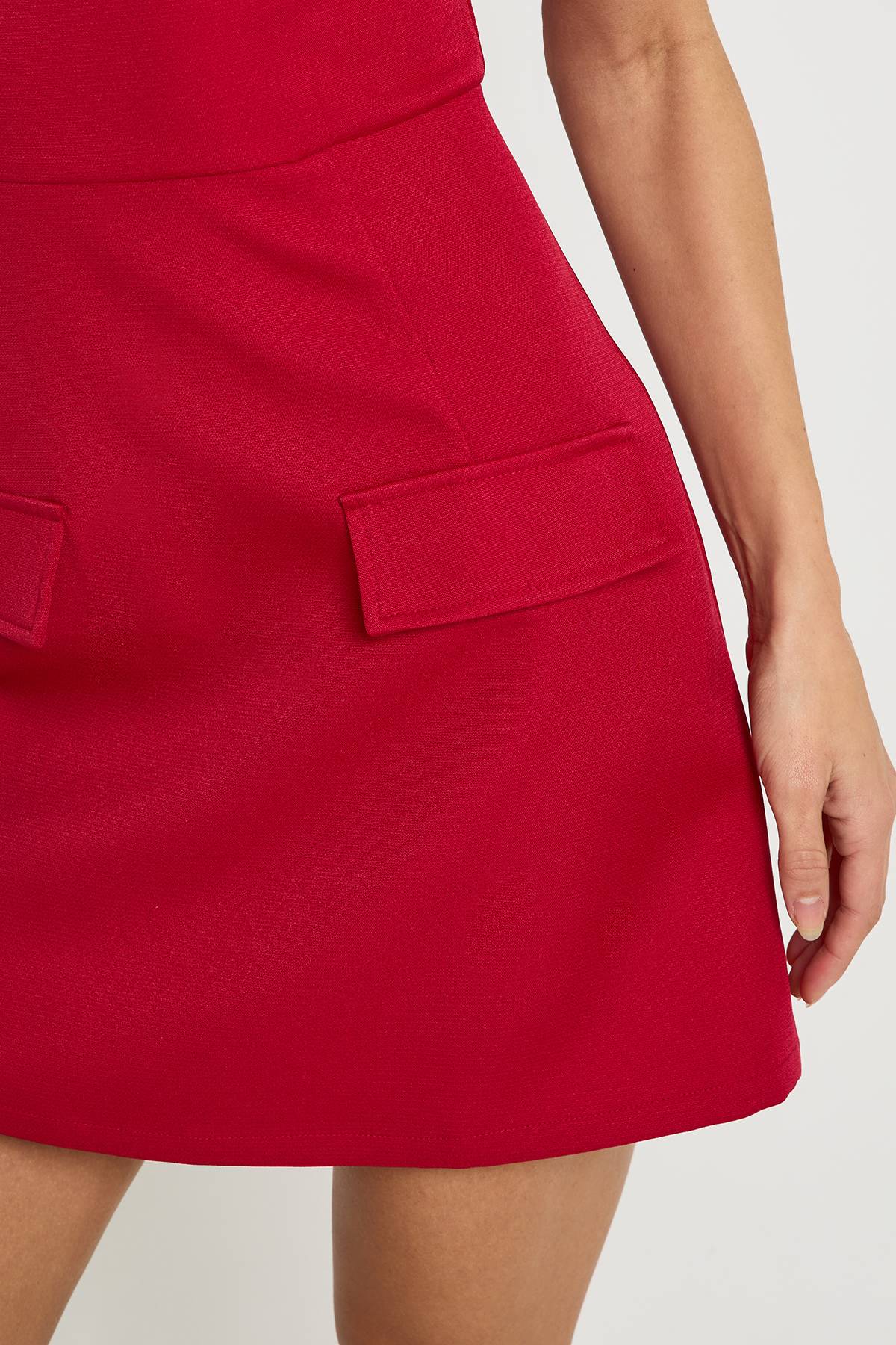 boohoo Robe mini allongée à col montant, structurée et ajustée