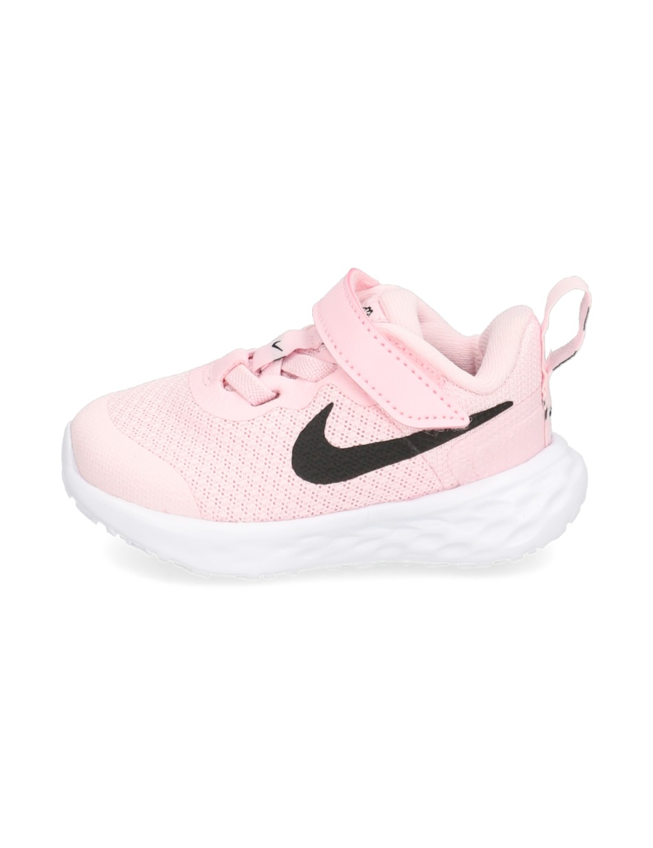 Nike Revolution 6