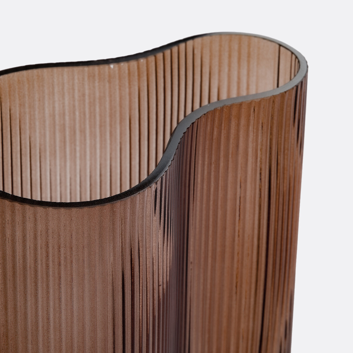 LA REDOUTE INTERIEURS<br>Vaso em vidro fumê canelado, 21 cm de altura, Anija