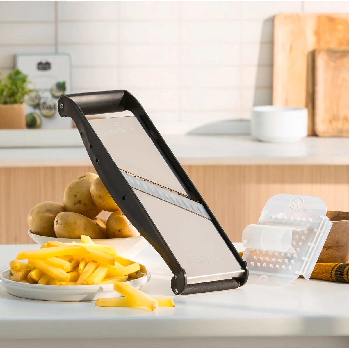 Mandoline inox Compact-PRO BASALTE avec poussoir ergonomique - 2 peign