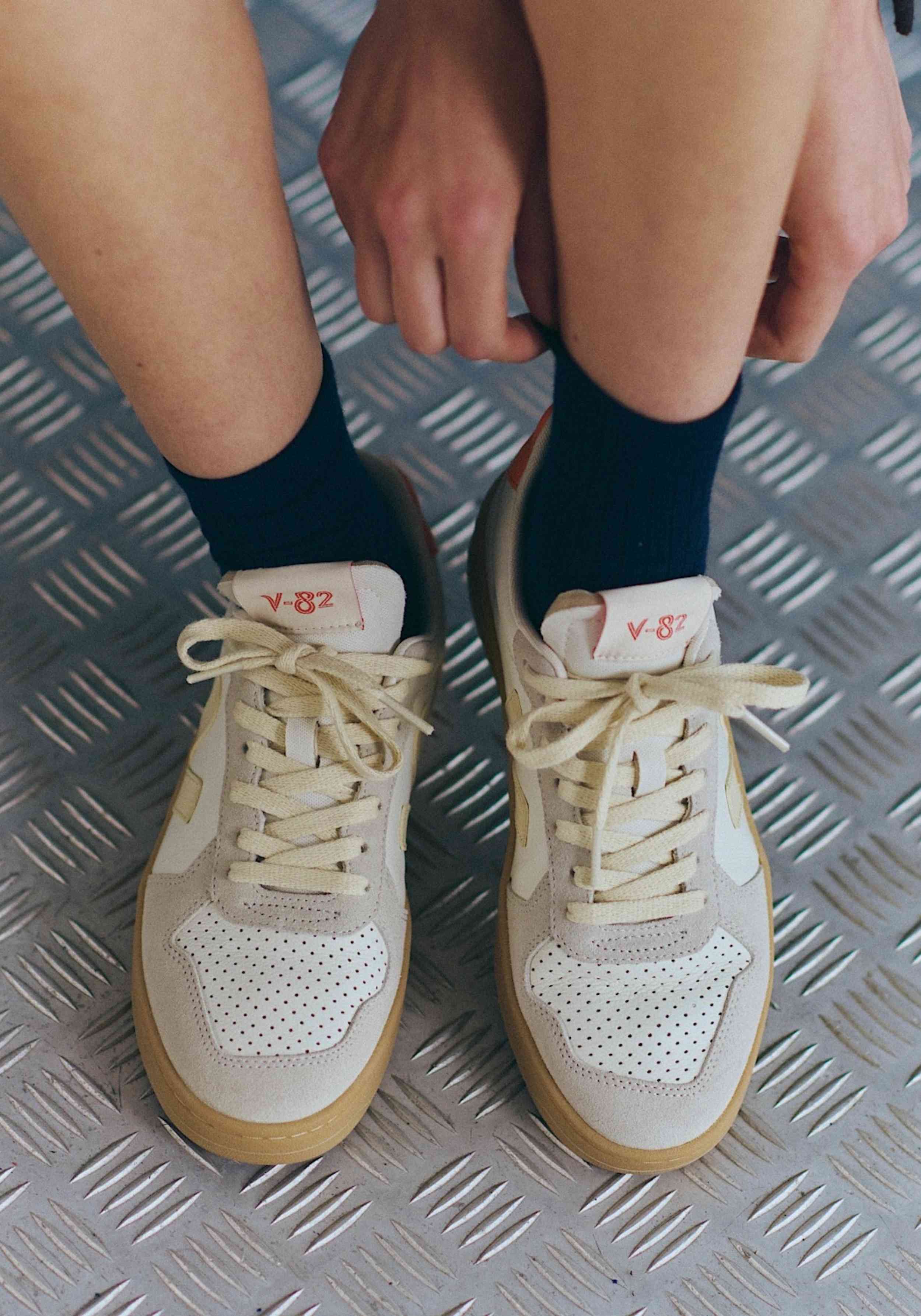 Veja Sneaker V-82 Grained Leather Pure Calcaire Fury