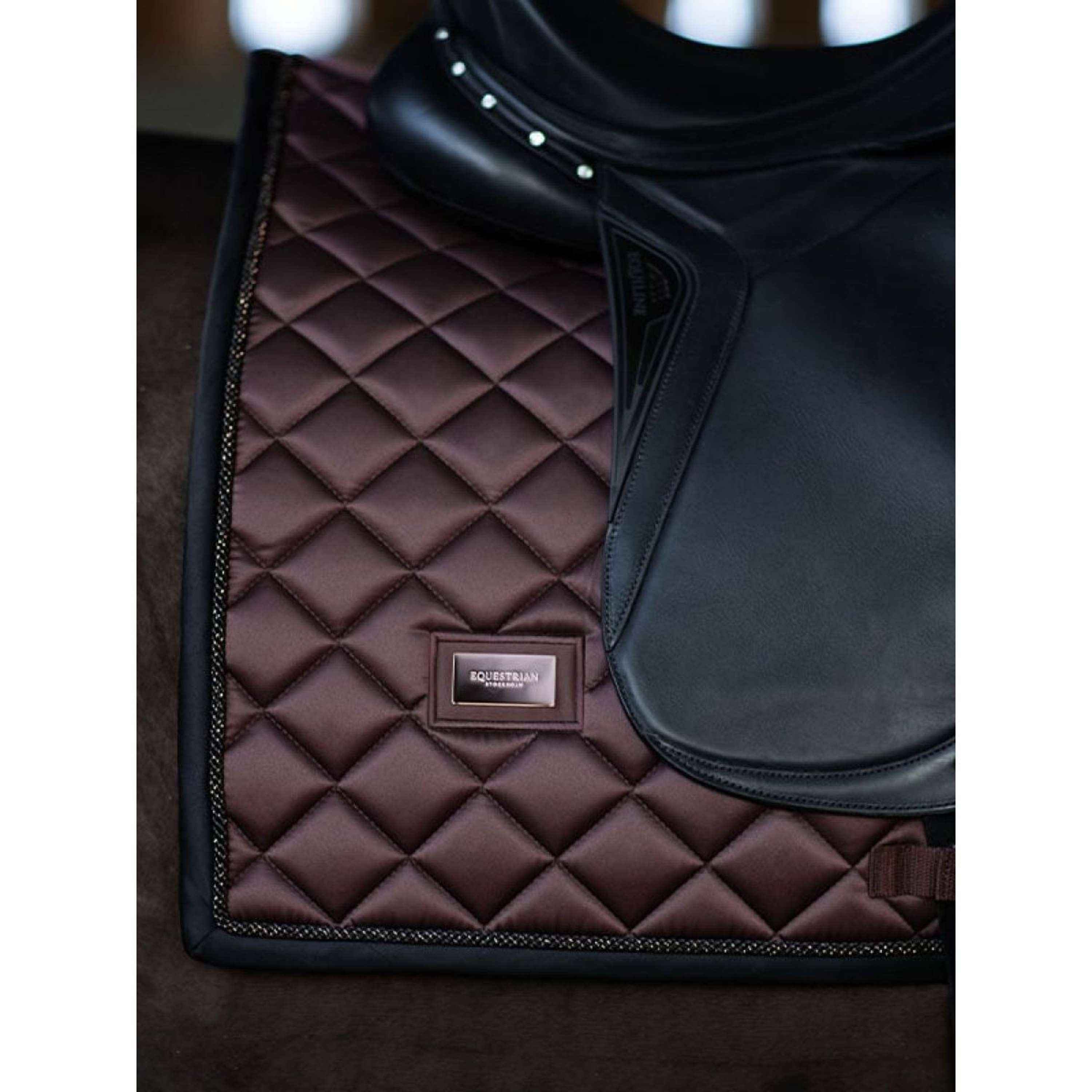 Equestrian Stockholm Zadeldekje Dressuur Endless Glow