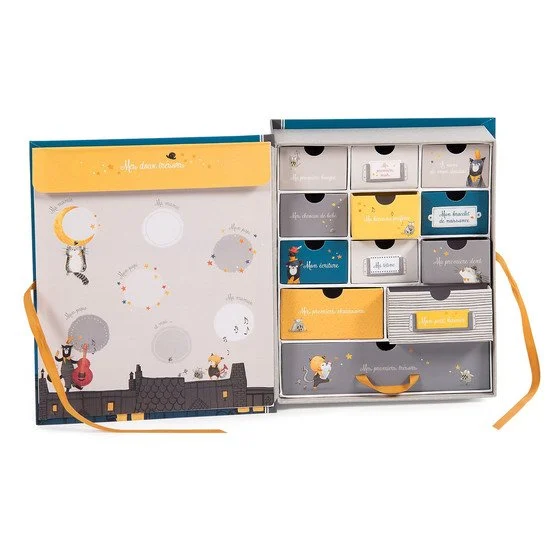 Les Moustaches coffret de naissance    de               Moulin Roty