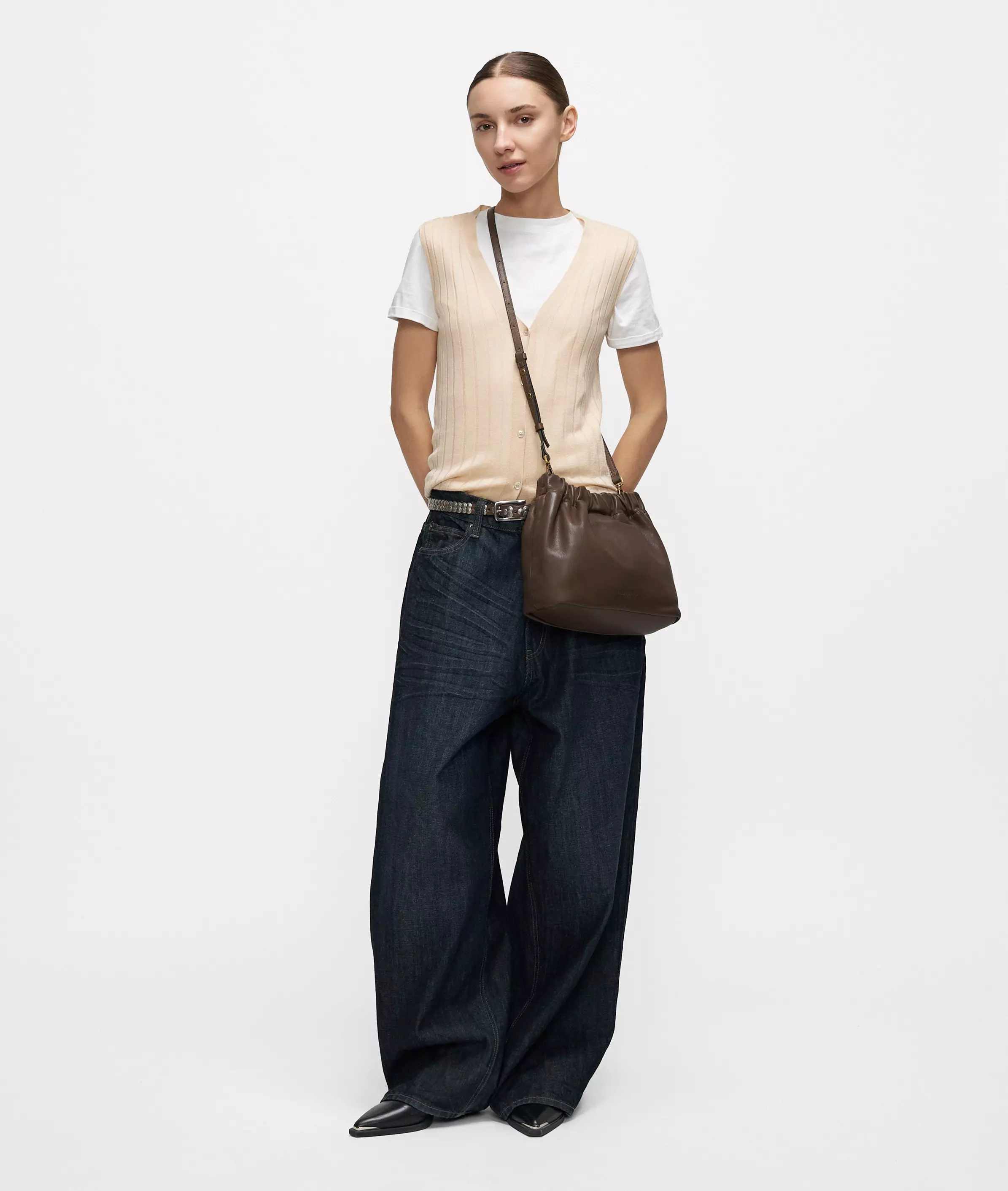 Cloud II Hobo S Handy hobo bag made from naturally grained leather