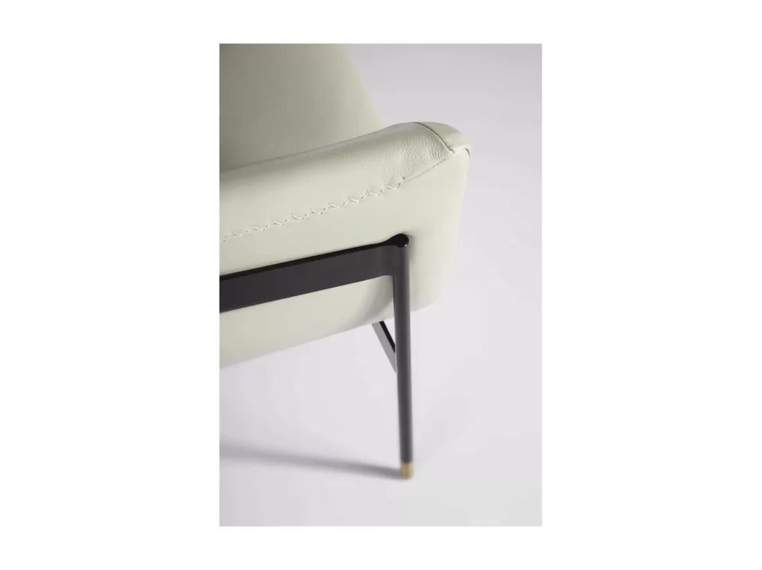 Fauteuil cuir avec pieds acier inoxydable peints