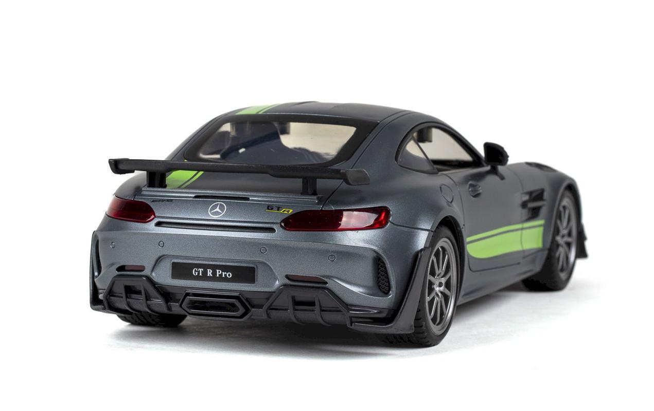 Auto Mercedes-AMG GT R Pro mit Licht, Grau, 1:16Ferngesteuerter Sportwagen mit Licht für Kinder ab 6 Jahren