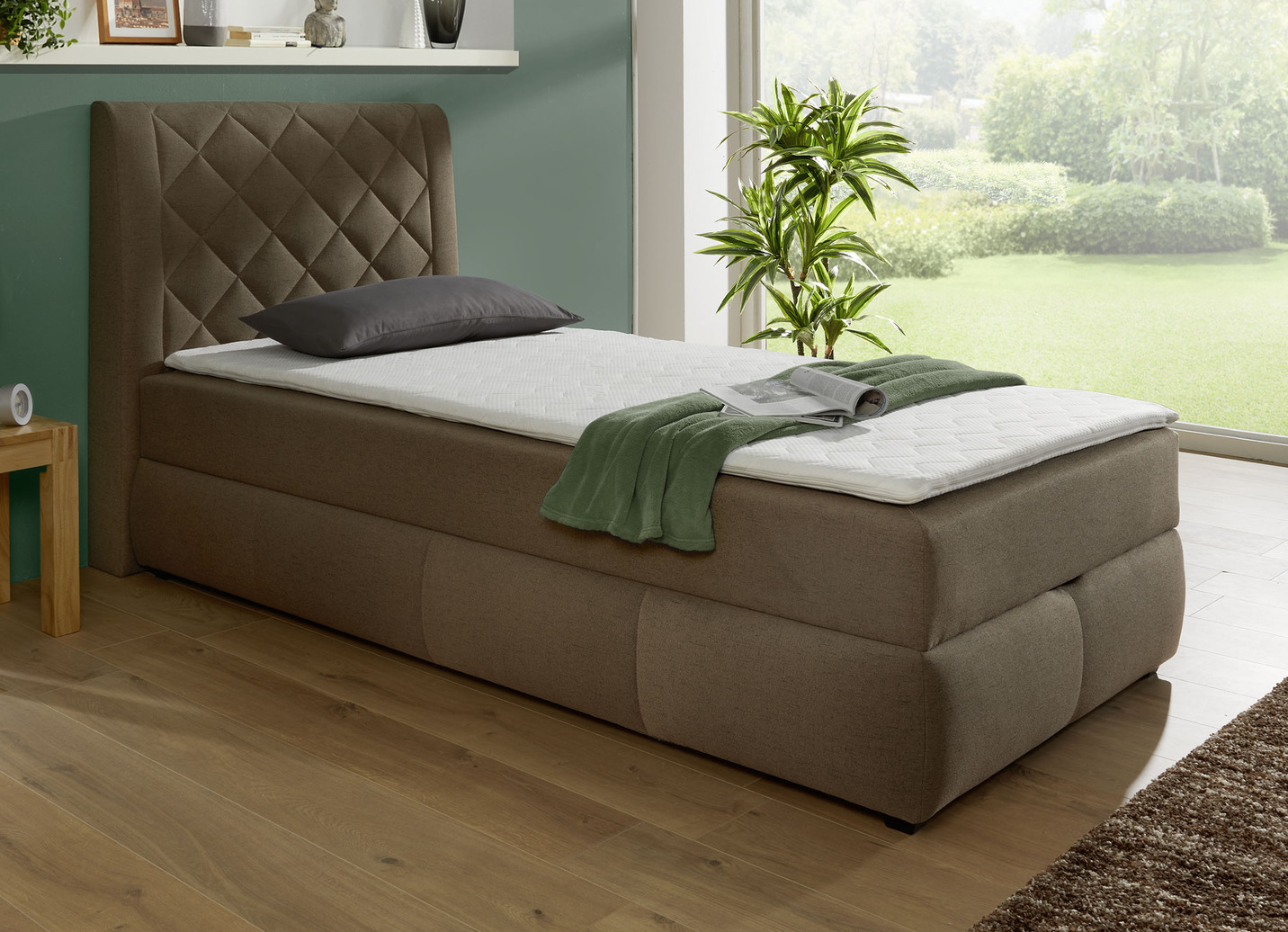 Boxspringbett mit Bettkasten und Topper