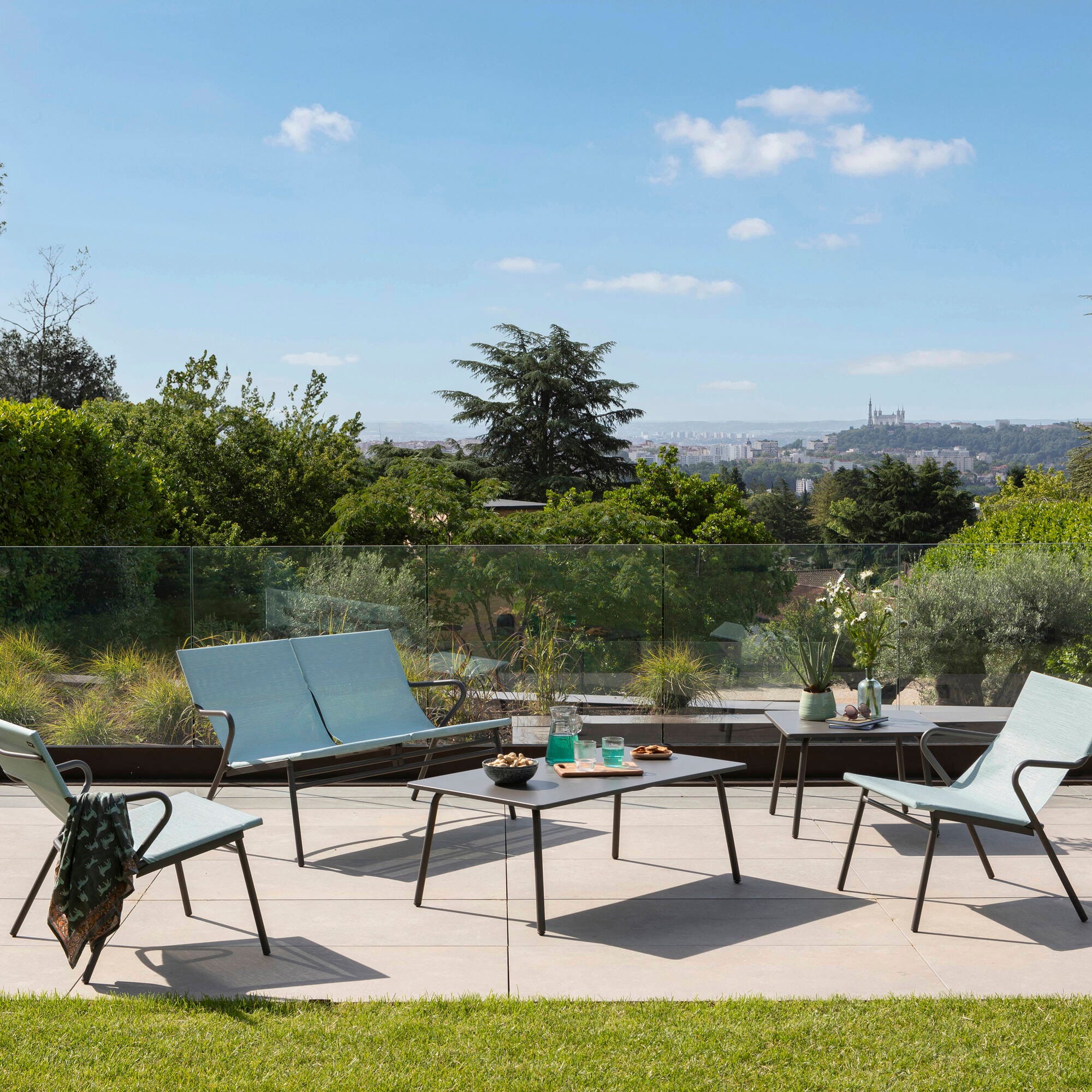 Niedriges Loungeset aus quadratischem Tisch und 2 Sesseln Vence Batyline® Duo Mistral Blue