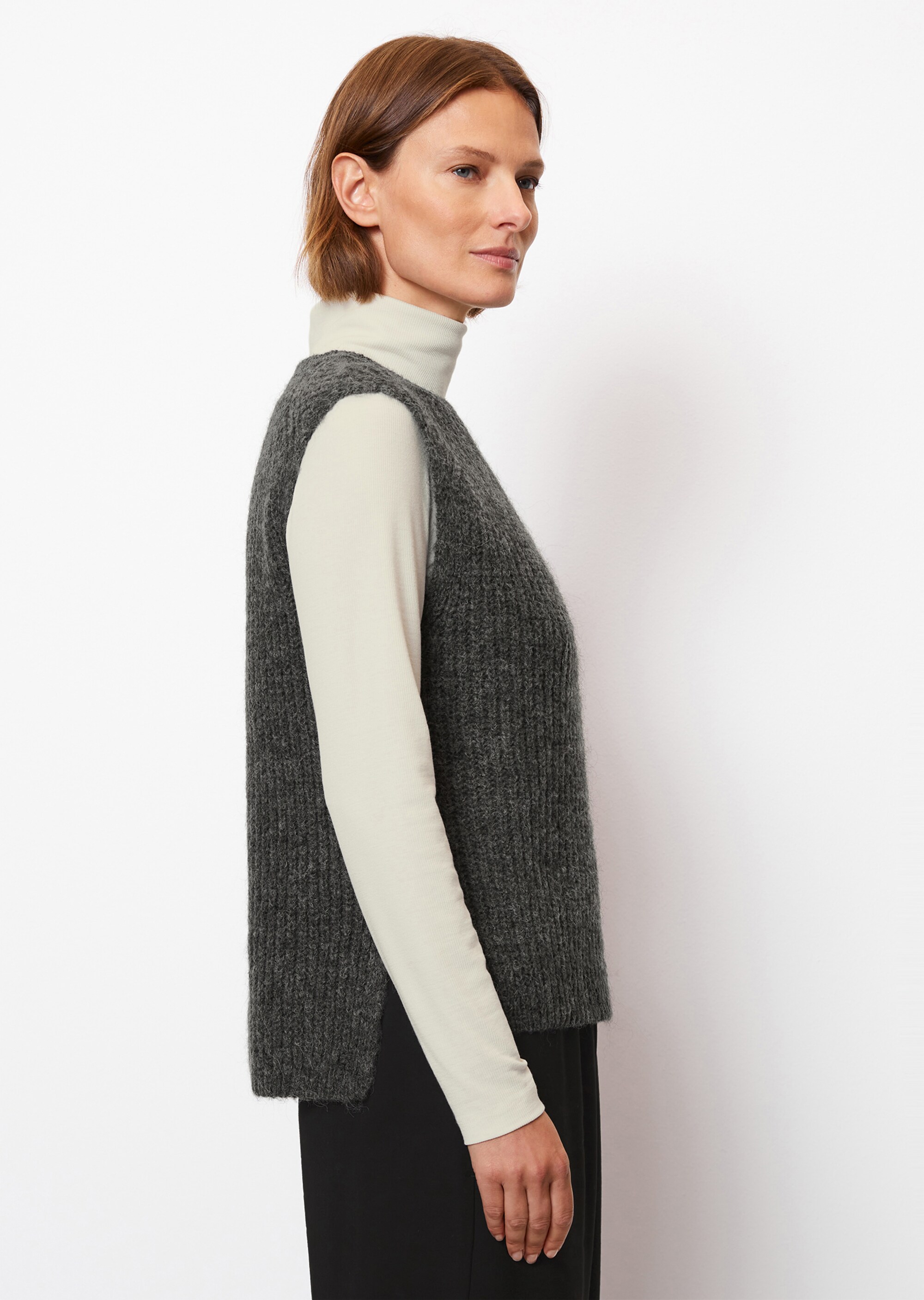 Ärmelloser Strickpullover regularaus flauschigem Schurwolle-Alpakawolle-Mix