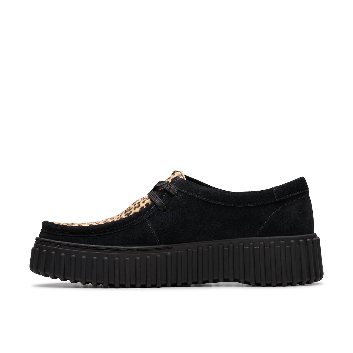 CLARKS<br>Derbies em couro camurça Torhill Bee