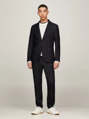 Terno de duas peças em sarja jeans, corte slim.