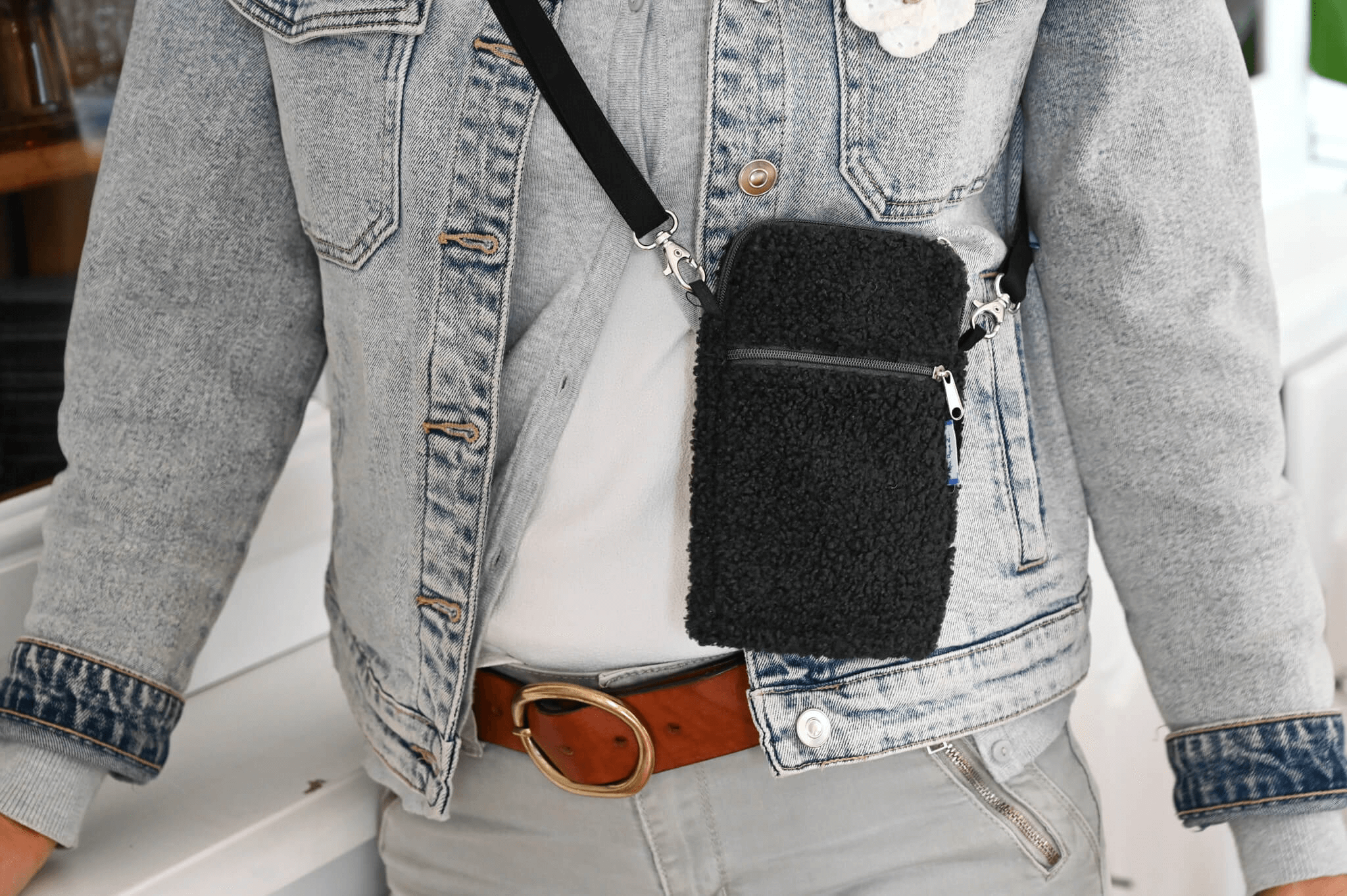 Pochette Téléphone Matelassée Moumoute Noire