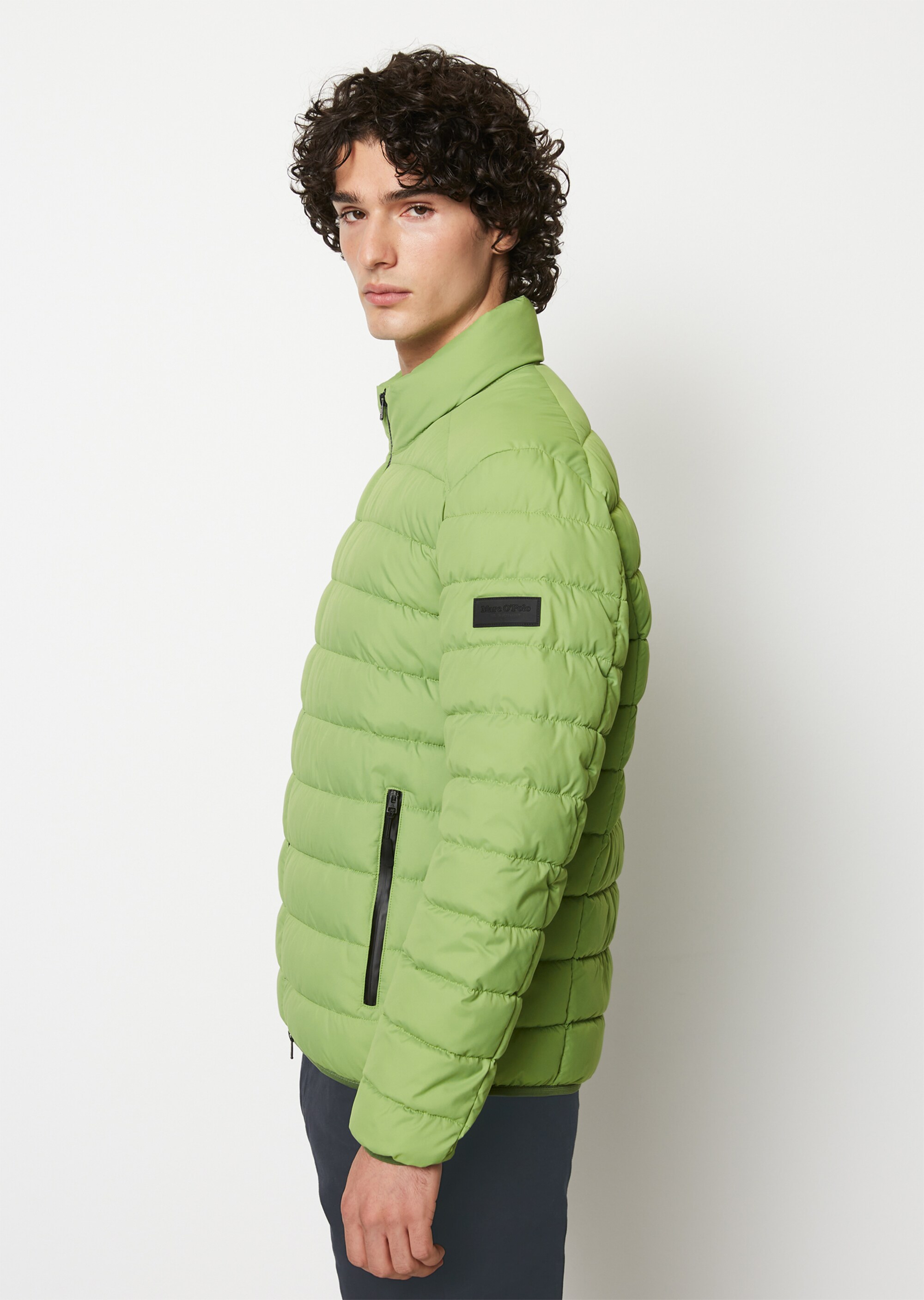 Steppjacke regular in leichter, wasserabweisender Qualität