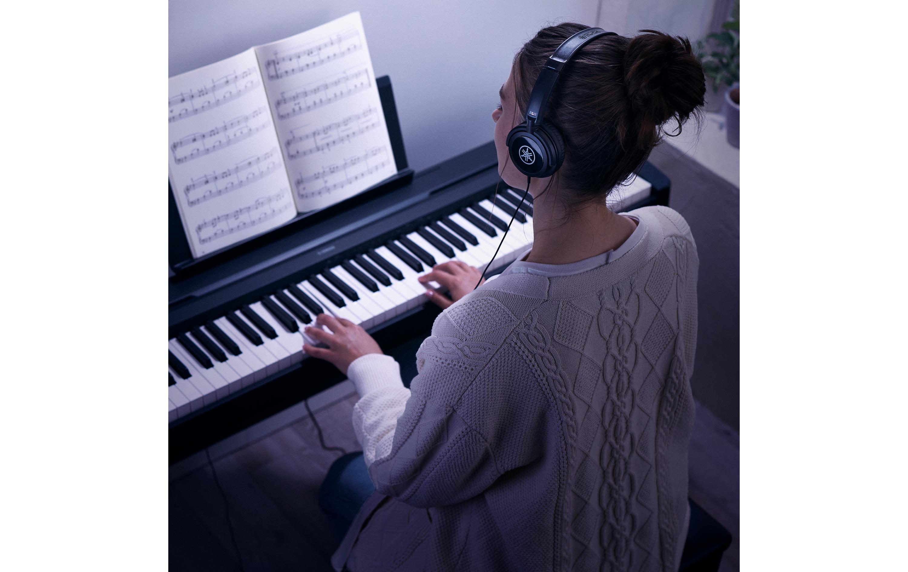 E-Piano P-45B Schwarz<br>Authentisches E-Piano mit natürlichem Spielgefühl