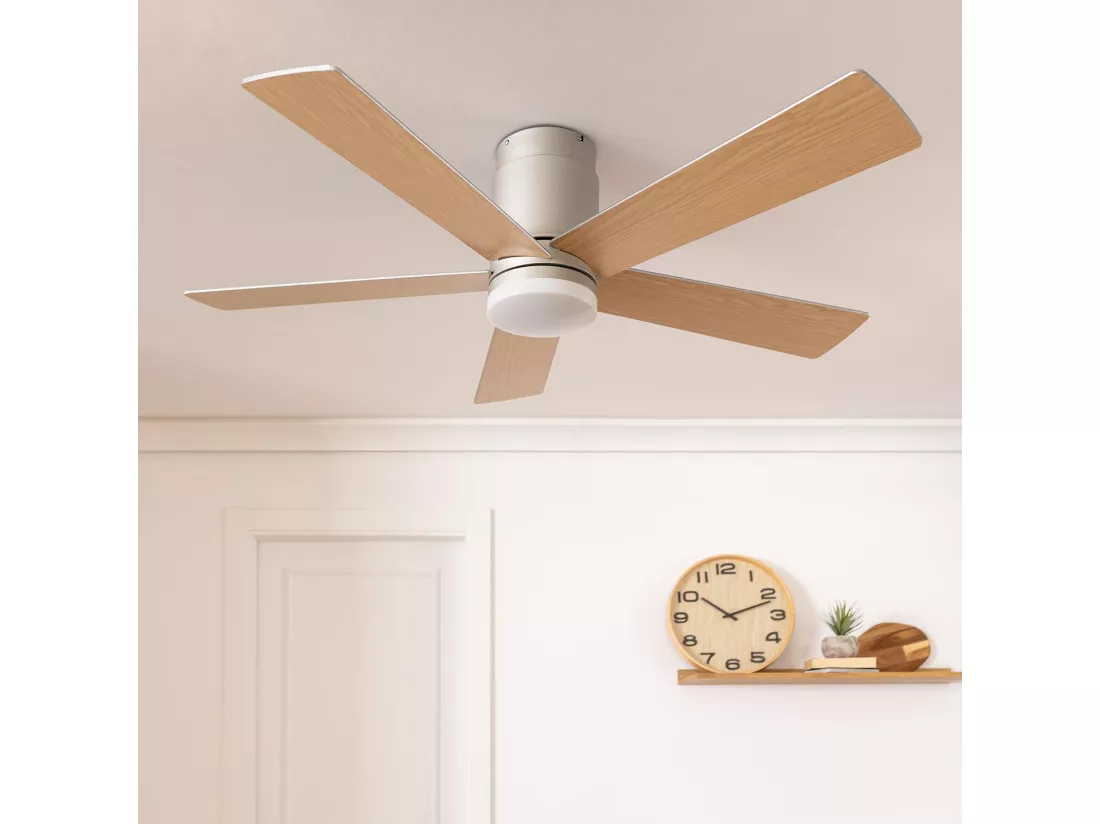 Ventilateur de Plafond Silencieux Flatiron 132 cm Moteur DC Bois clair Télécommande Avec lumière