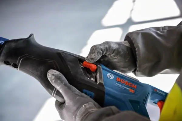 Bosch BAJONETSAV GSA 18V-28 SOLO L-BOXX - SOLO