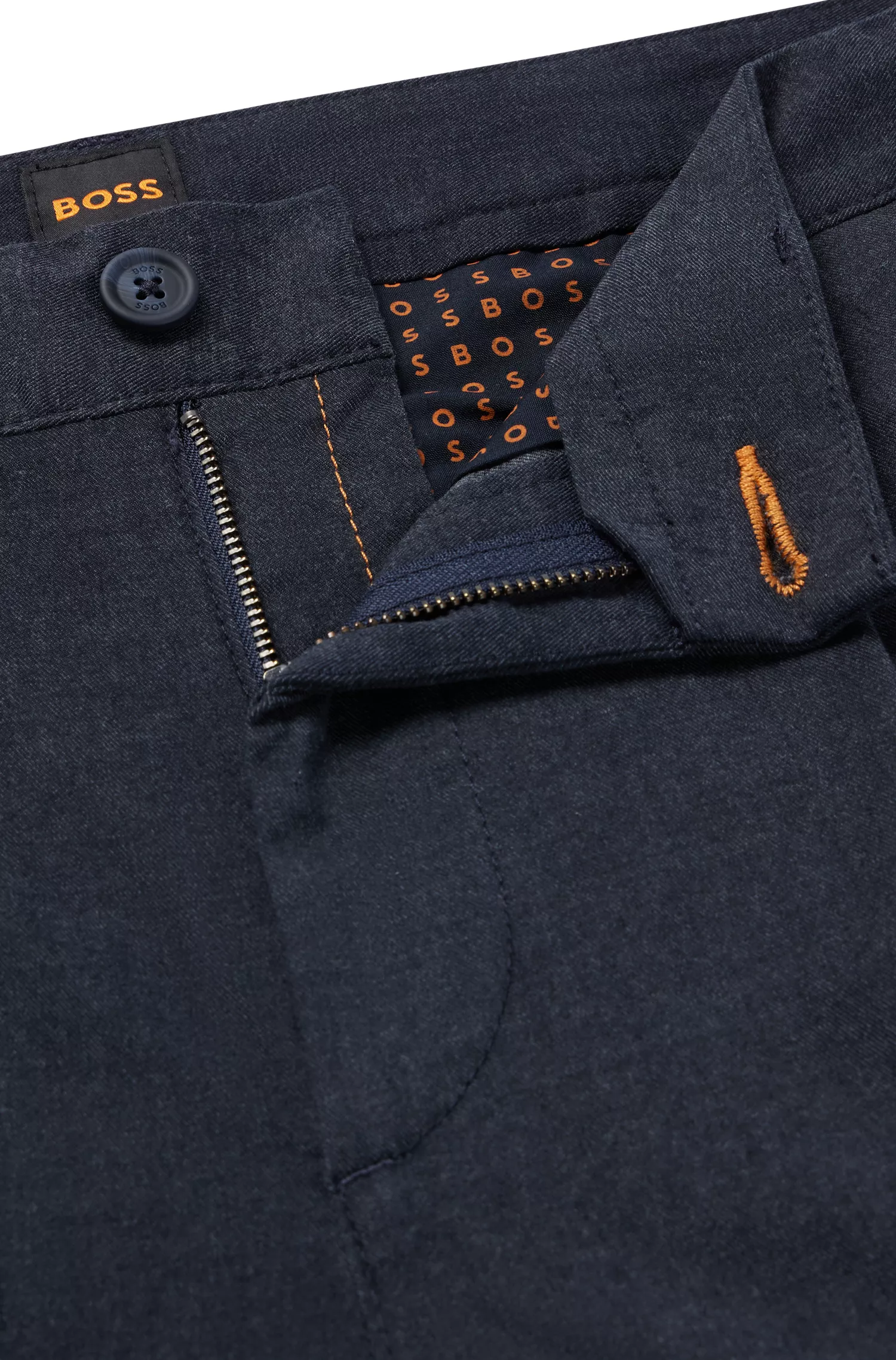 Calça BOSS laranja, corte slim, em tecido mesclado elástico.