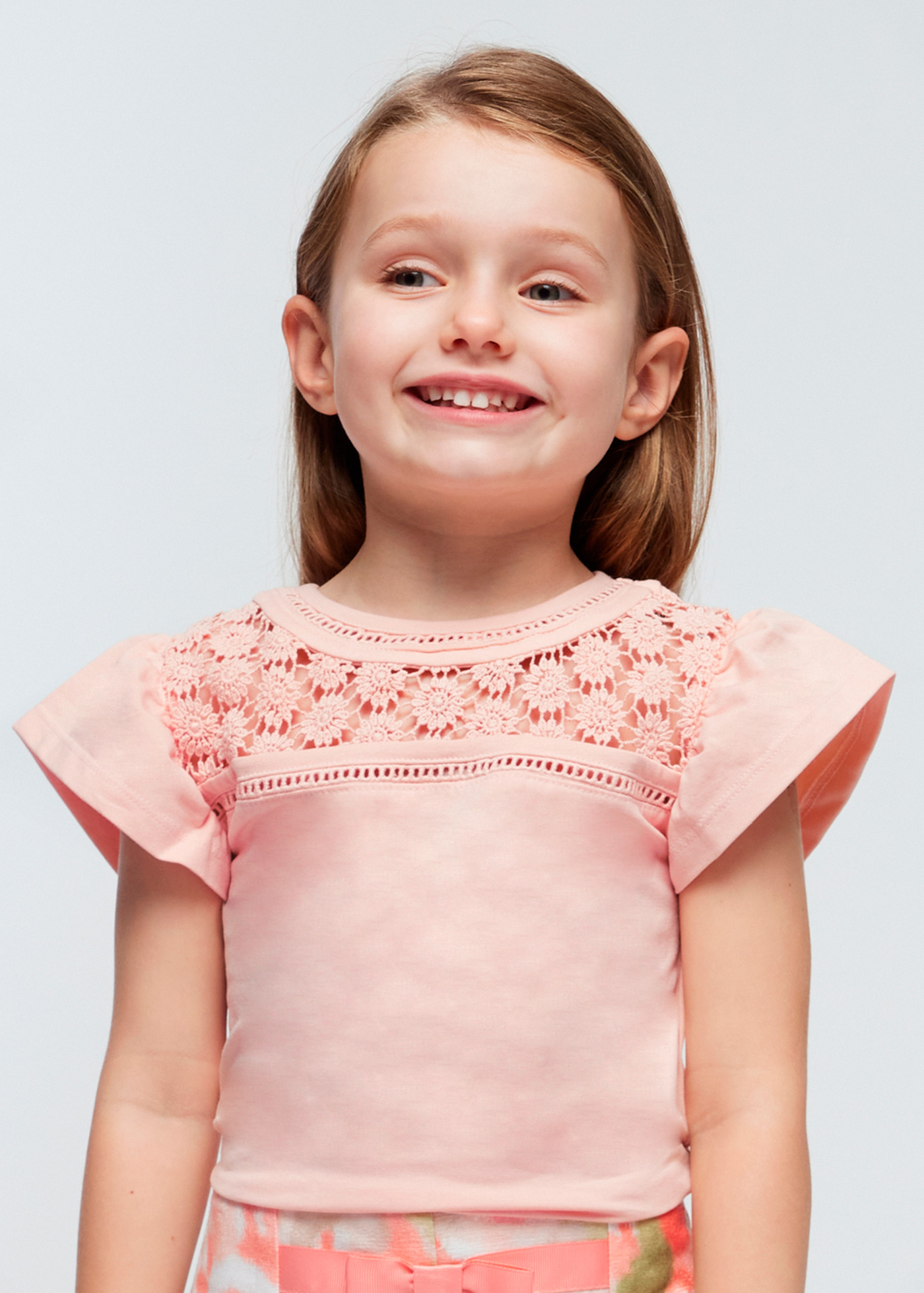 Camiseta feminina Better Cotton guipure, cor fúcsia.