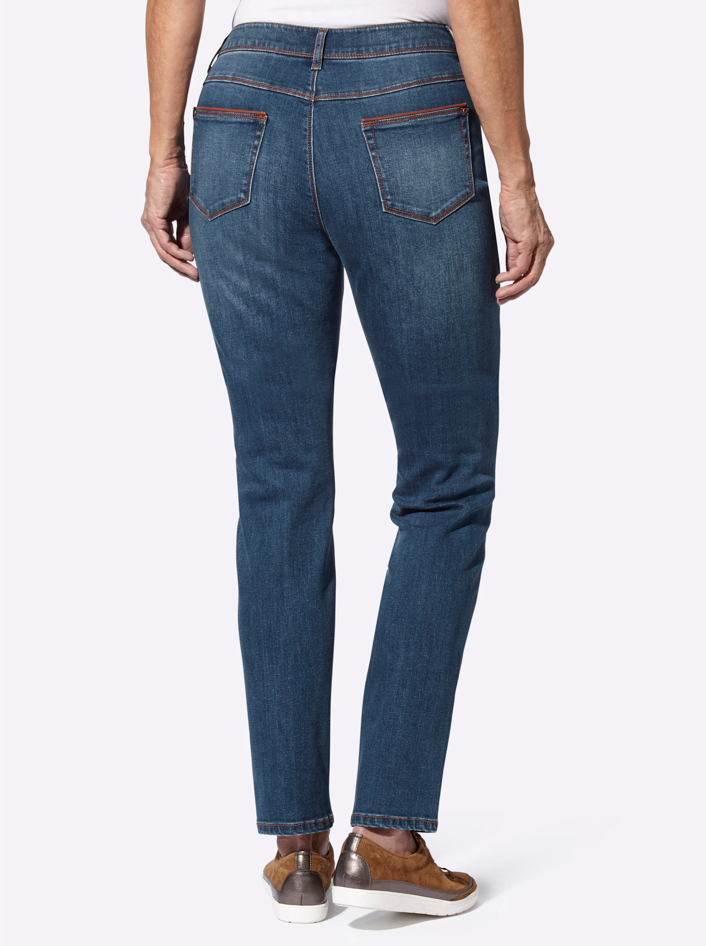 Jeans in blue-stone-washed