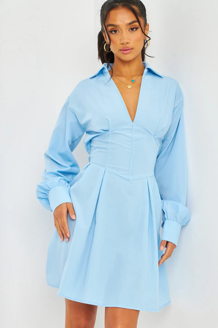 Robe bleue ajourée dans le dos effet corset