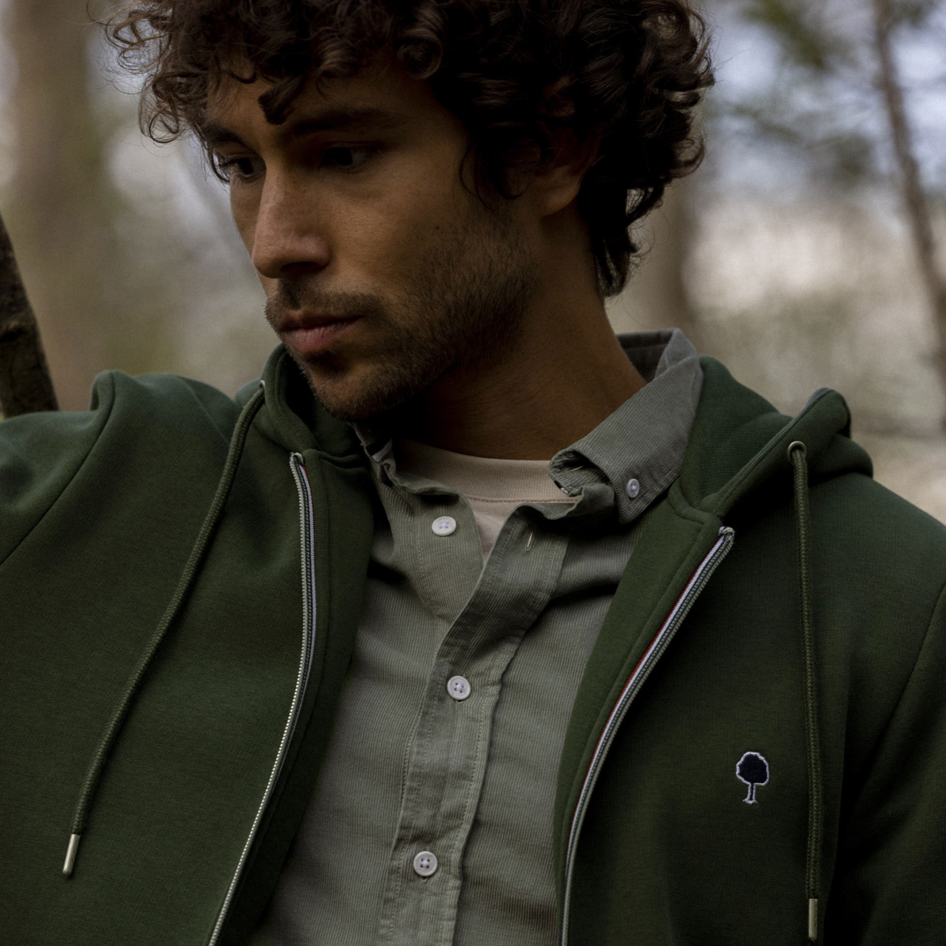 Sweat à capuche zippé vert foncé coton et polyester recyclé - modèle Mesnil