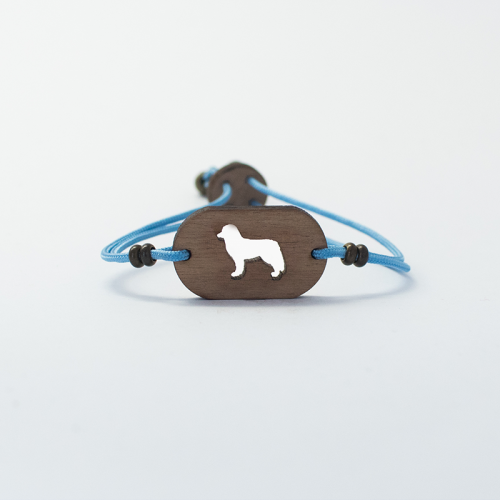 Pulseira de madeira personalizável com desenho de Pastor Bernês, azul.