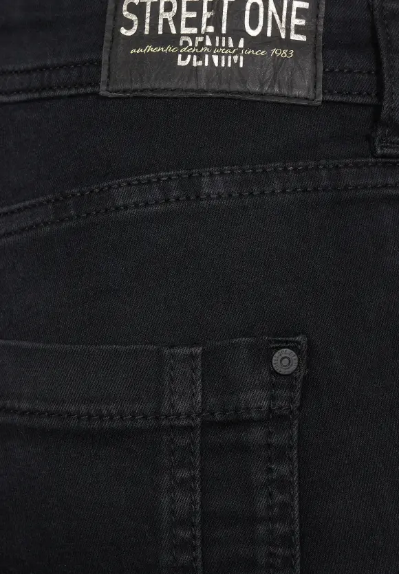 Casual Fit Jeans - clean black wash