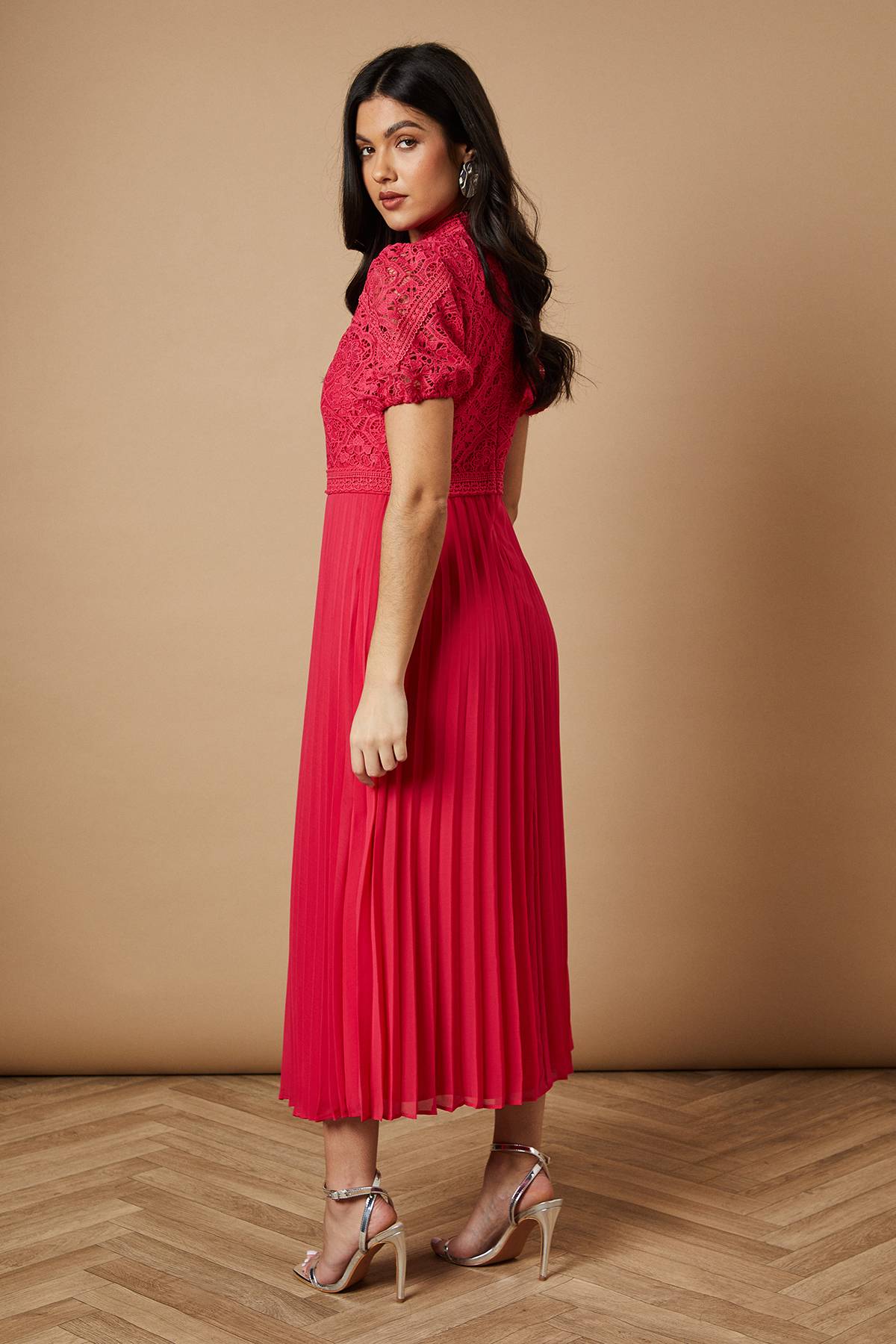 Oasis Robe Midi Plissée à Manches Bouffantes en Dentelle