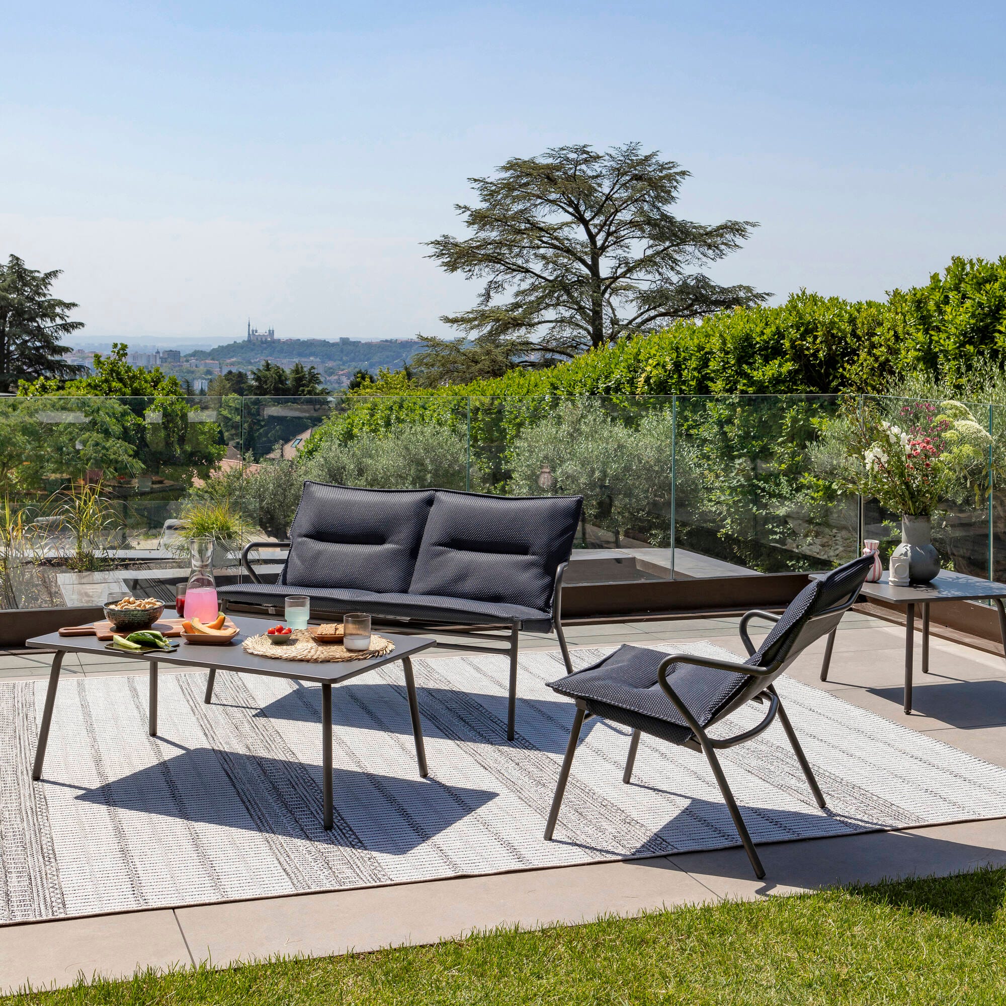 Niedriges Loungeset aus quadratischem Tisch und 2 Sesseln Vence BeComfort® Dark Grey