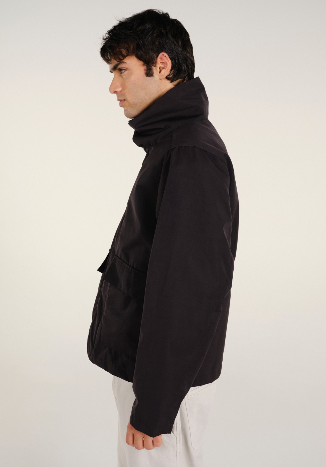 Embassy of Bricks and Logs Short-Parka Swara Black