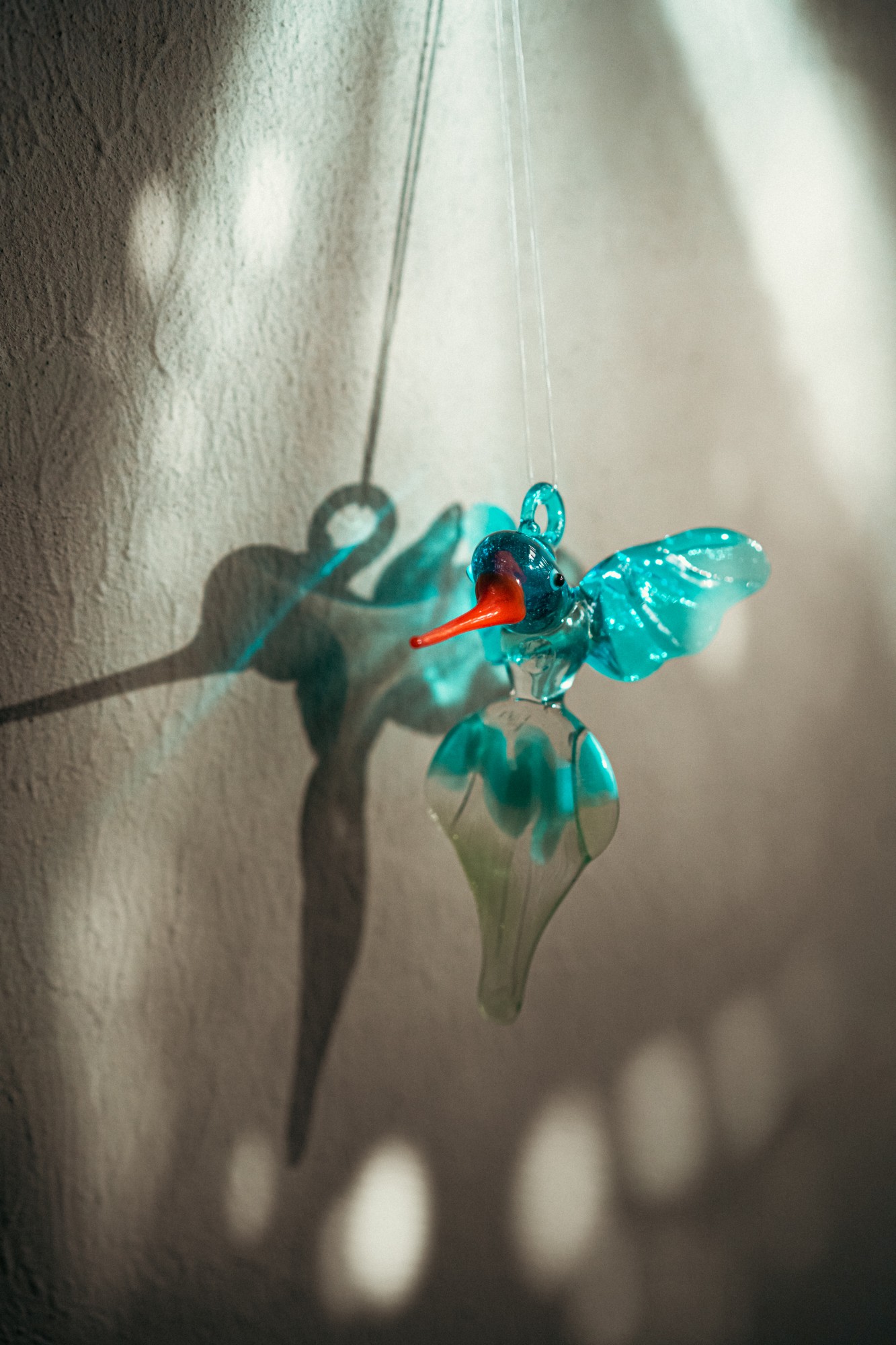 Glasfigur 'Kolibri' hängend, multicolor, H 11 cm, B 9 cm, L 6 cm von fischer's lagerhaus