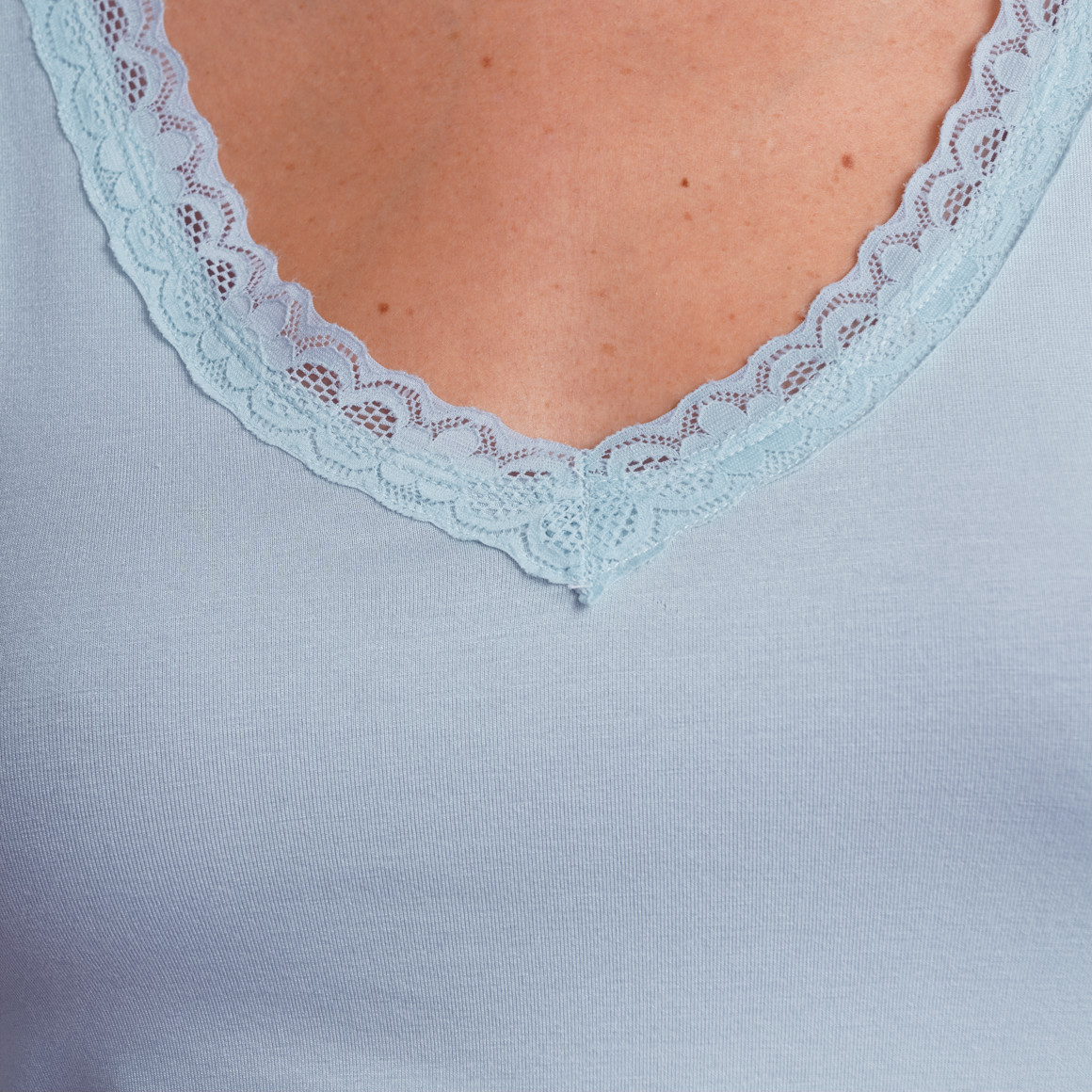Gina Benotti 2 Damen Unterhemden mit Spitze hellblau / weiss