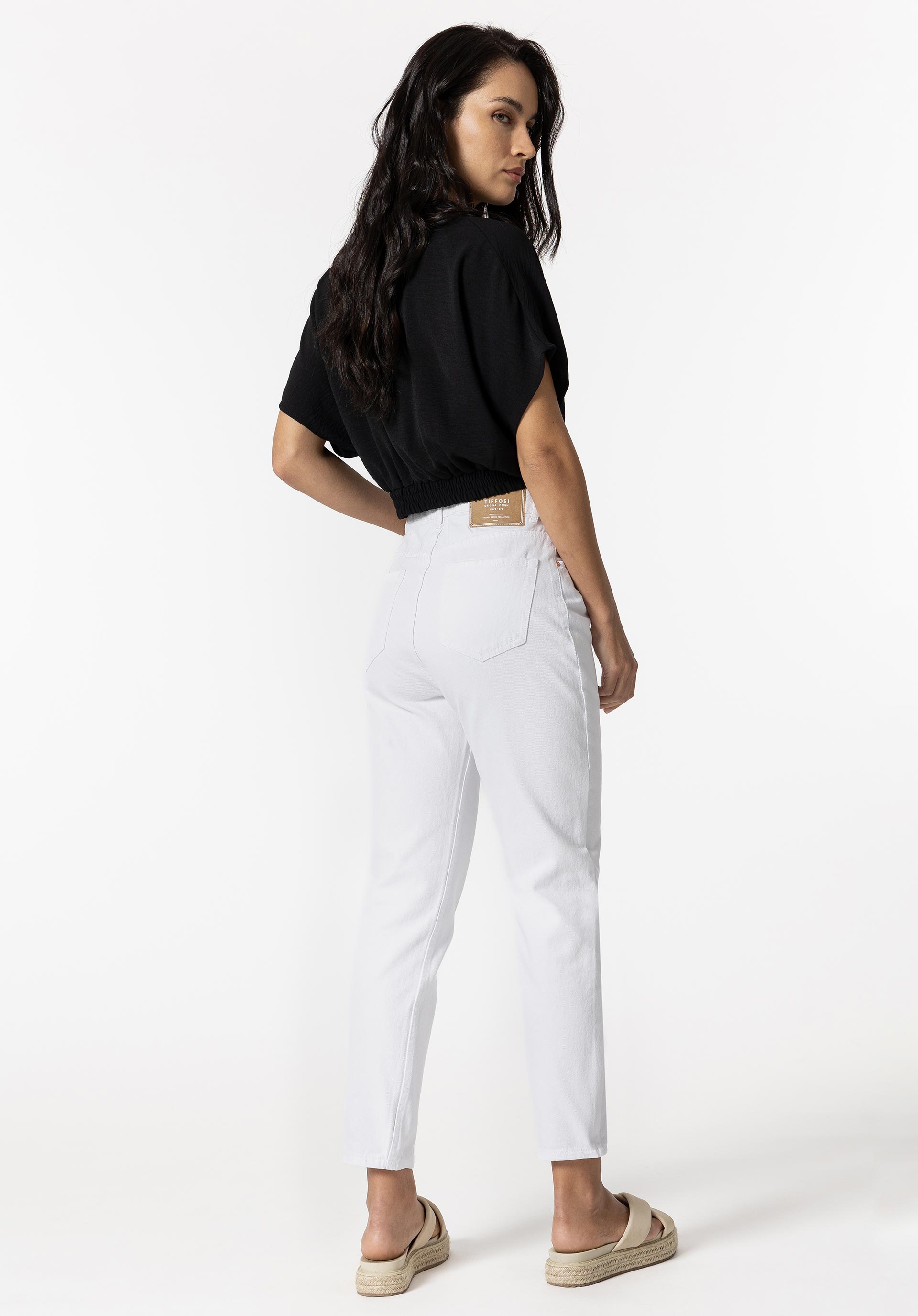 Jeans Mom Tapered Fit Cintura Alta