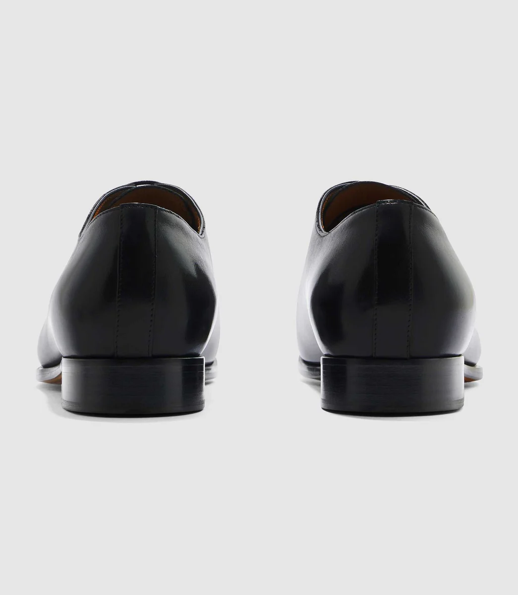 Richelieu couture en cuir noir 
