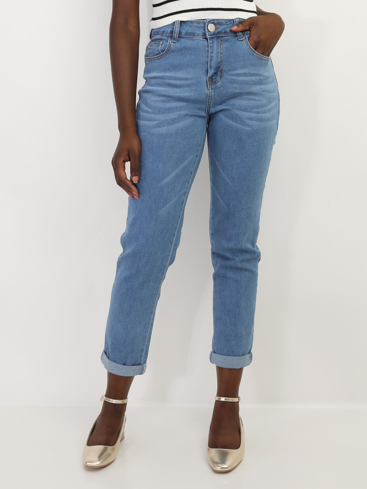 Jeans mom délavé et retroussé- Bleu
