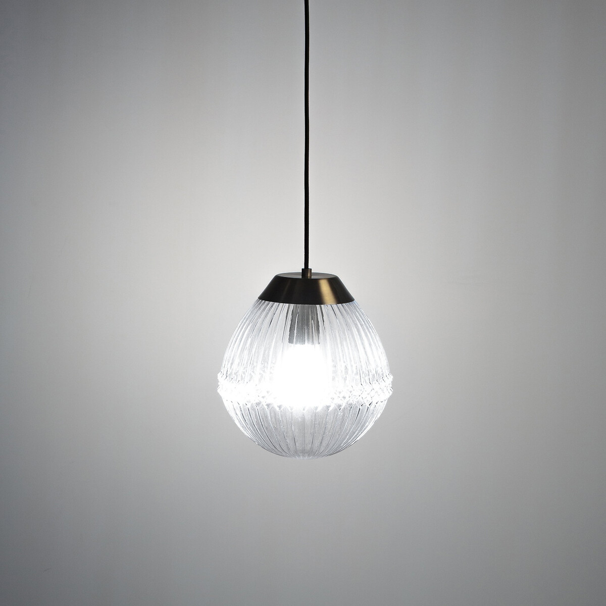 LA REDOUTE INTERIEURS<br>Luminária pendente em latão e vidro canelado Ø26 cm, Ari