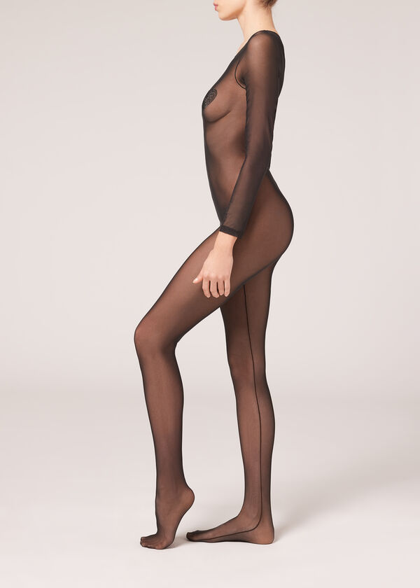 Meias de tule com apliques de corações de strass