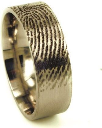 Rechte gouden ring met vingerafdruk
