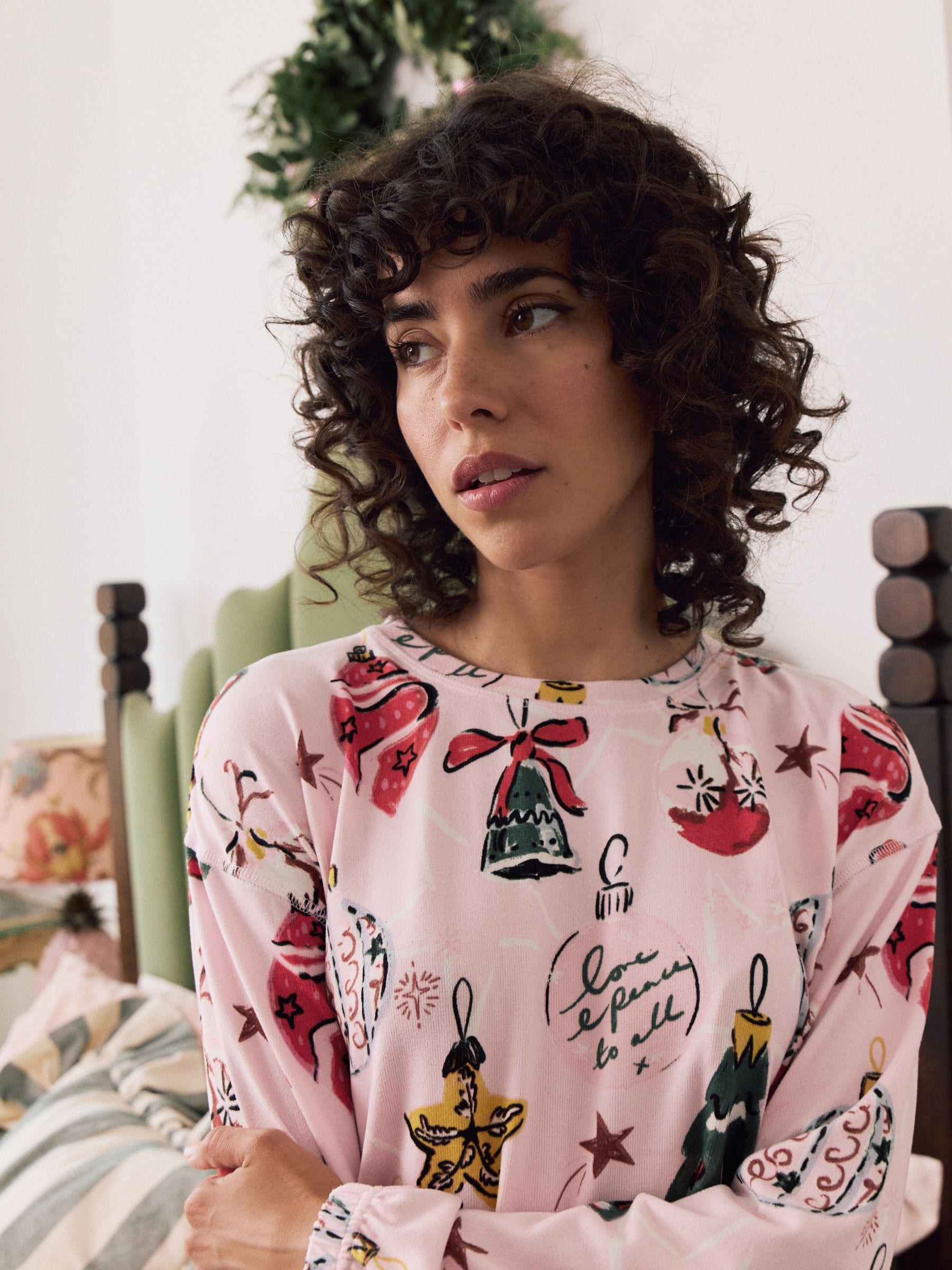 Roze kerstbal - Behaaglijke pyjama met lange mouwen