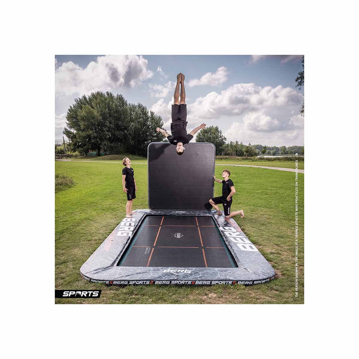 Bergtoys Berg Ultim Pro Bouncer Trampolin Flatground Schwarz 500 cm. Aerowall 2x2