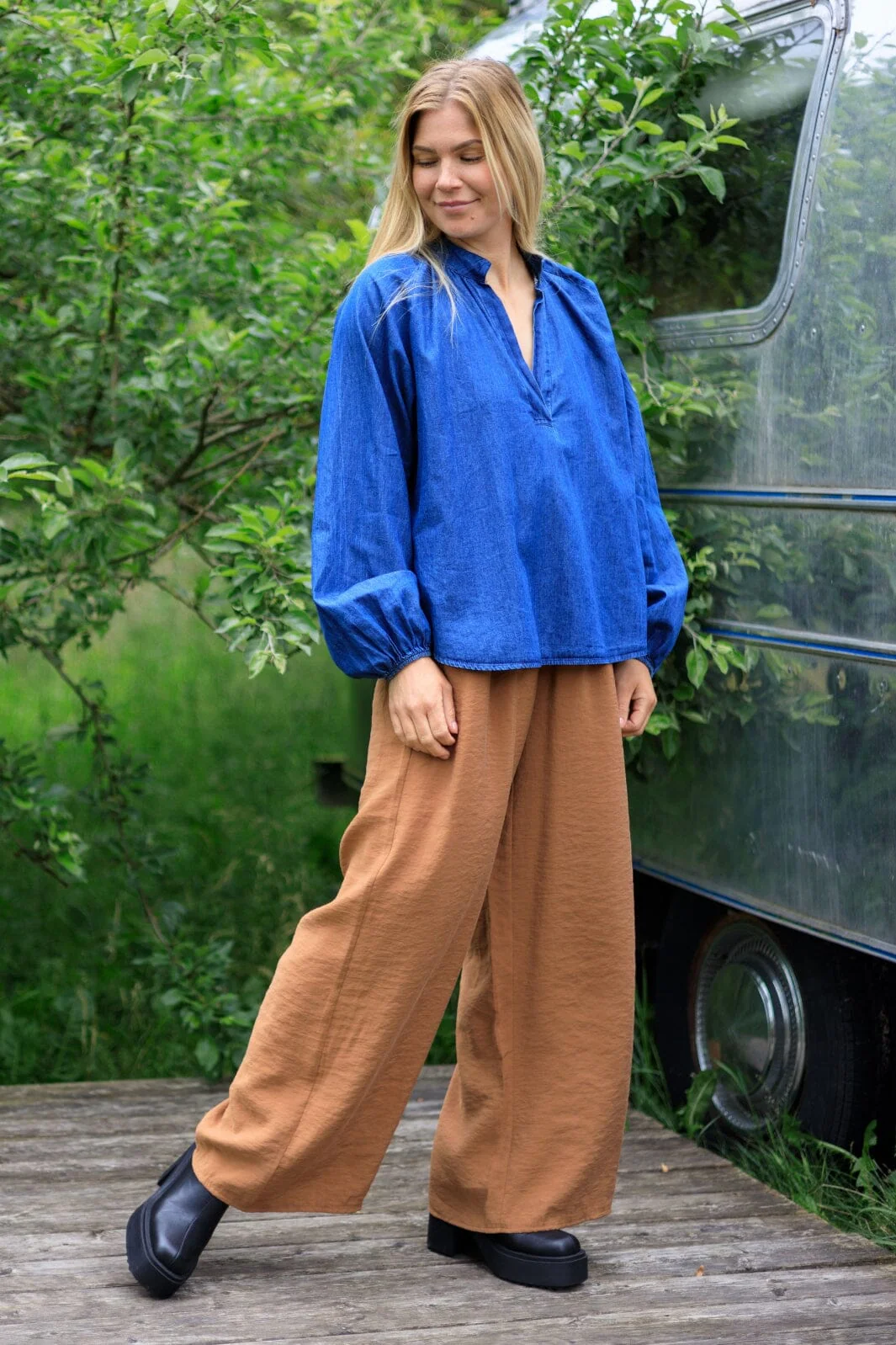 Black Colour Bcshila Loose Pant camel