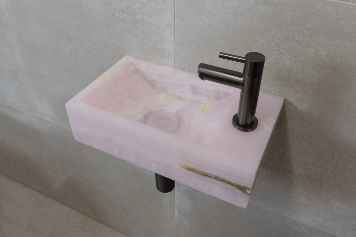Saniclear Pink Onyx fonteinset met rechte kraan in gunmetal
