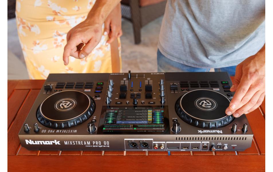 DJ-Controller MixStream Pro Go<br>Akkubetriebener, eigenständiger Streaming-DJ-Controller
